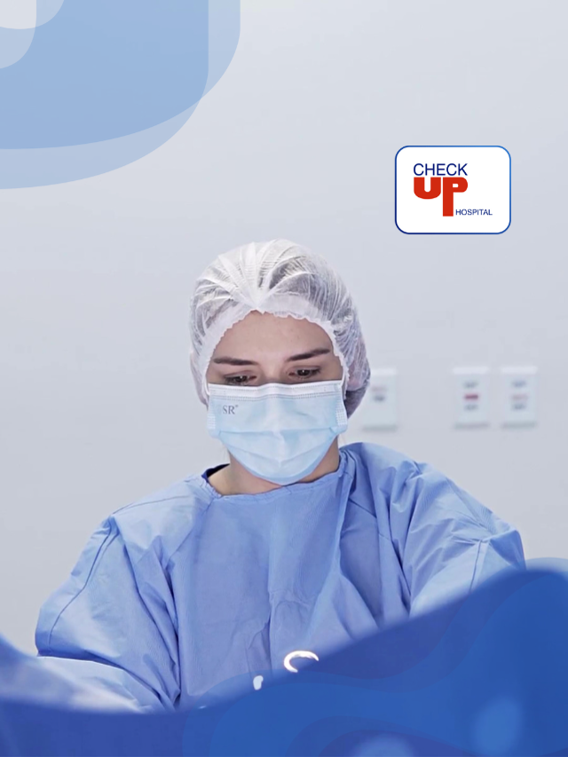 Procedimento cirúrgico de miomectomia histeroscópica. Check Up Hospital.
